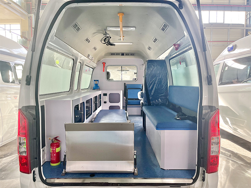 福田G7救護(hù)車(chē)圖片4