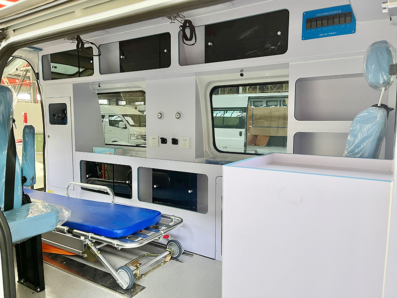 福田G7救護(hù)車(chē)圖片5