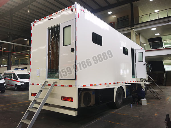 重汽HOWO 10坑位移動(dòng)廁所車圖片4