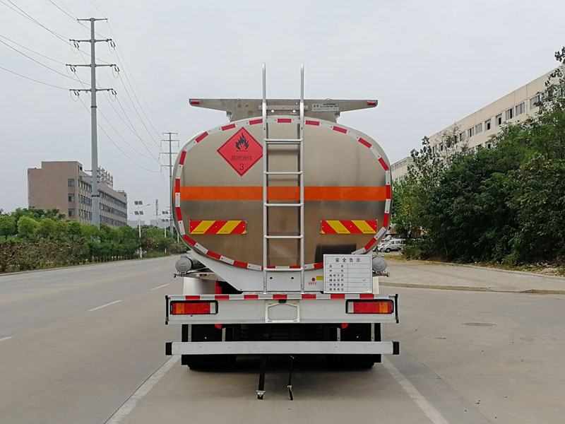 柳汽小三軸24.7方鋁合金運(yùn)油車(chē)圖片4