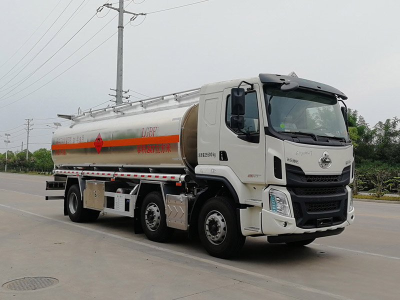 柳汽小三軸24.7方鋁合金運(yùn)油車(chē)圖片2